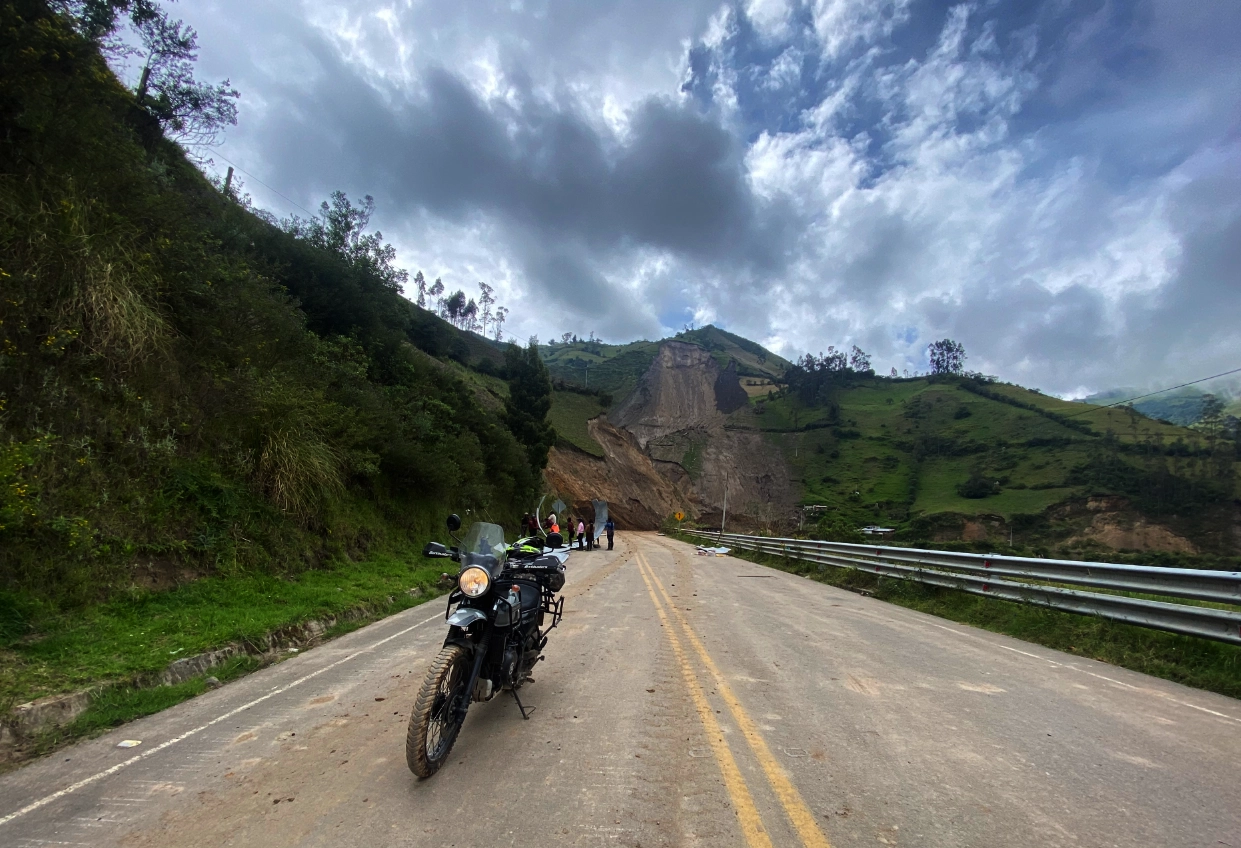 Ecuador & Colombia Expedition Guided Tour - Day 14 - Quilotoa lake – Baños de Agua Santa