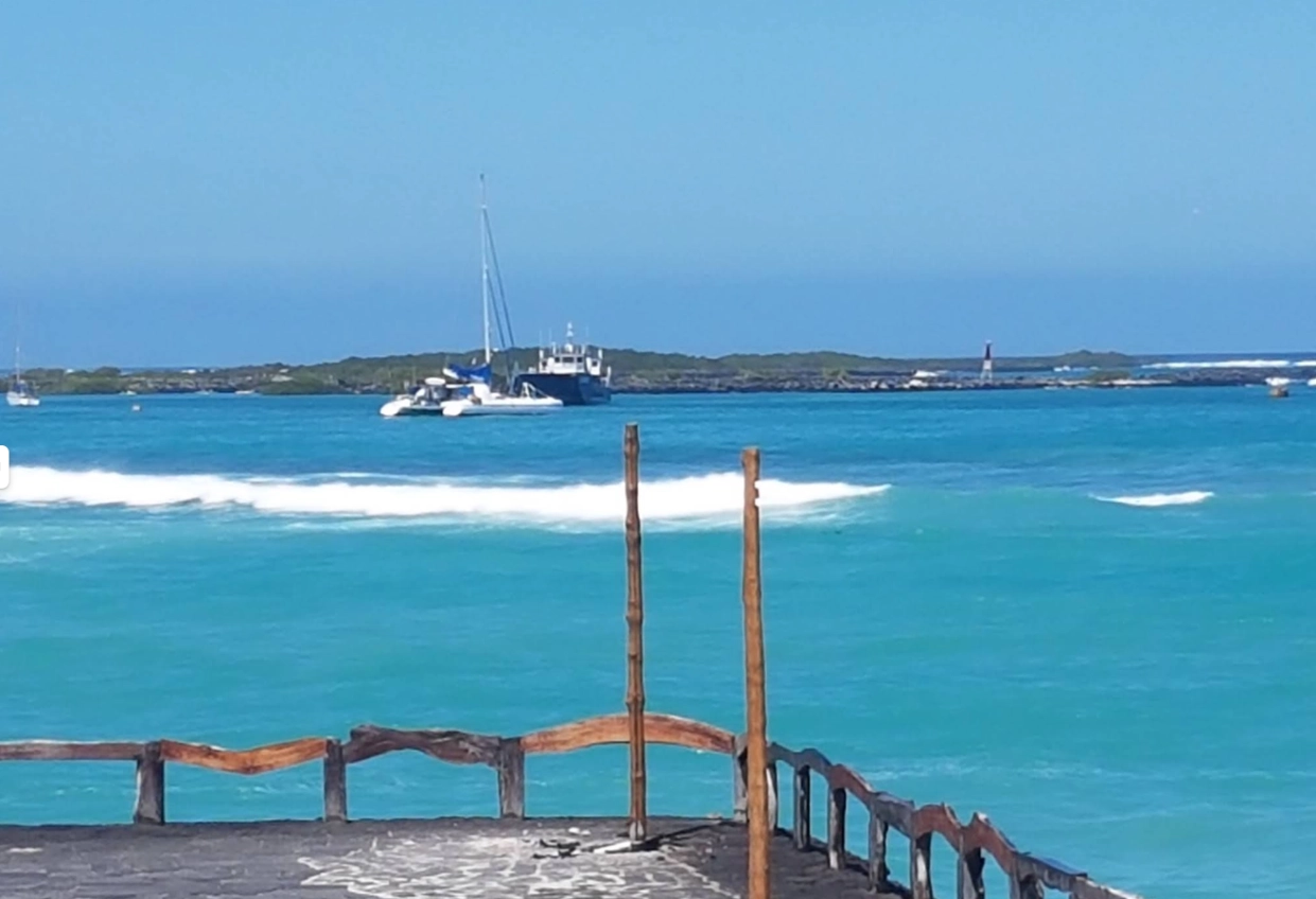 GALAPAGOS MULTI-SPORT - Day 3 - Transfer by boat to Isabela / Tintoreras (Kayak) (B, L)